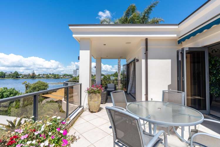 136 Lake Crescent Hamilton Lake_12