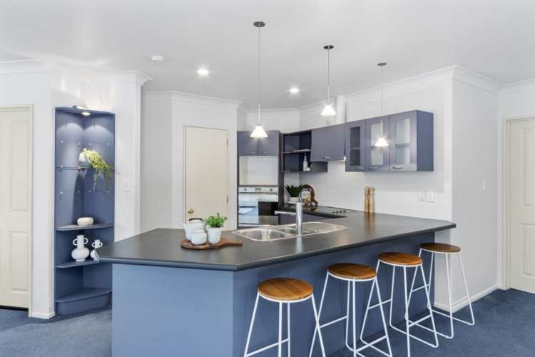 32 Travis Country Drive Burwood_6