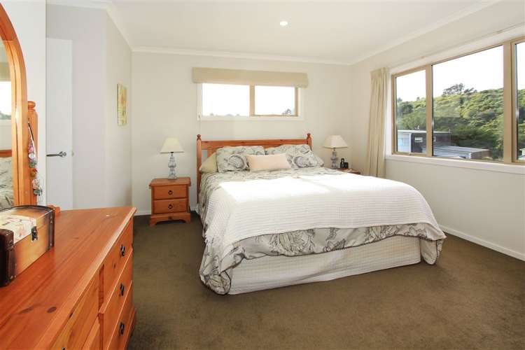 42 Te Puia Drive Aotea_13