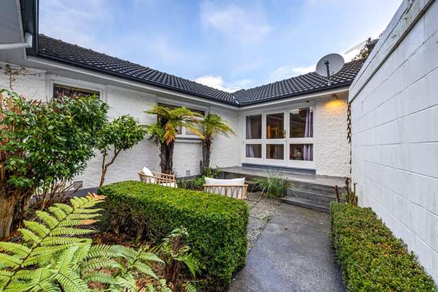 Prime Position on Office Road, Merivale!
