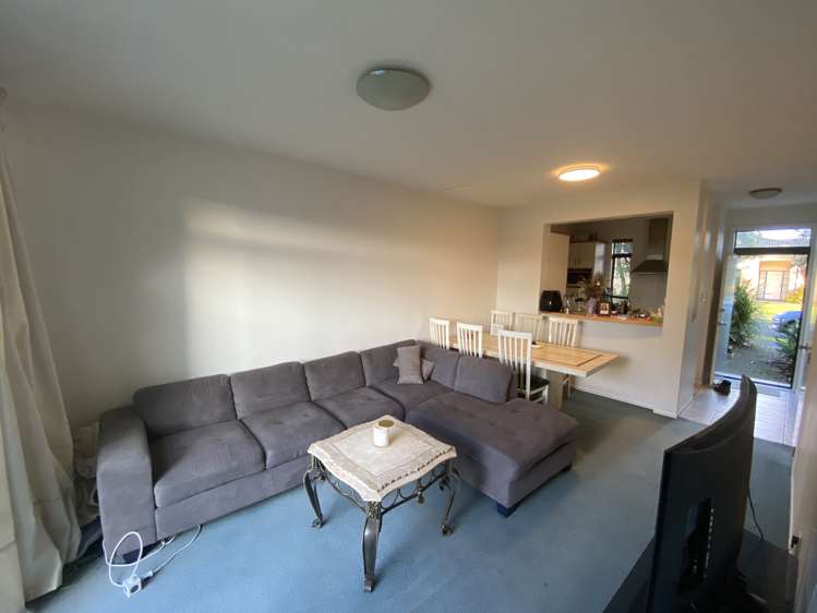 27/2 Armoy Drive Botany Downs_3