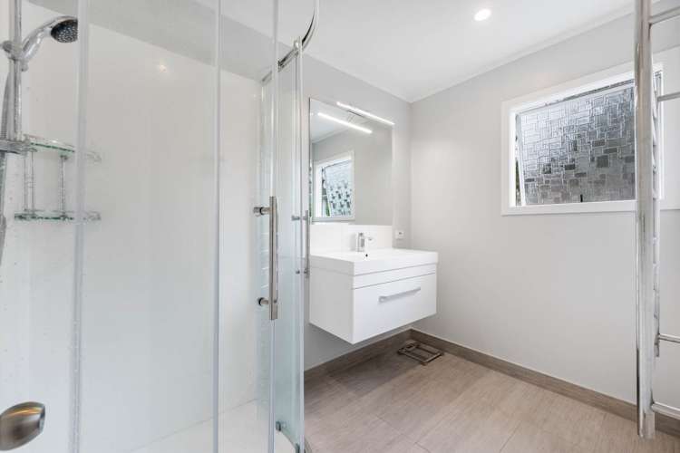 2/16 Scarlock Avenue Browns Bay_13