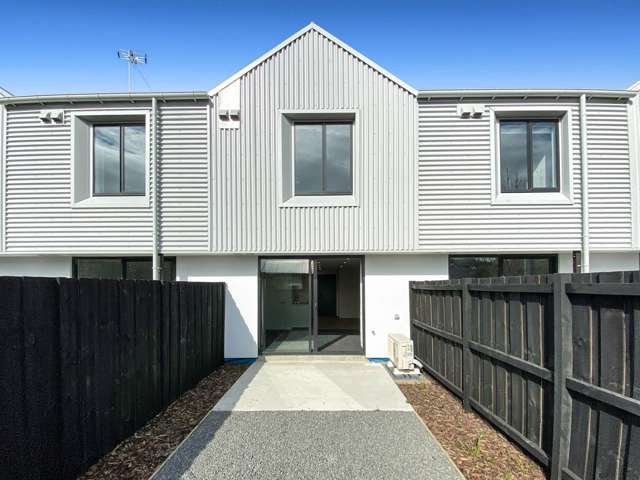 ADDINGTON - 2 BEDROOMS, 2 BATHROOMS, HEATPUMP, 1 CARPARK