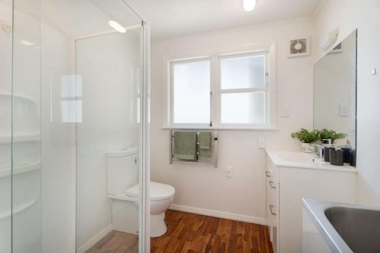 64 Helston Road Paparangi_15