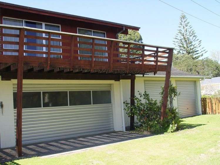 9 Marine Parade Cooks Beach_13