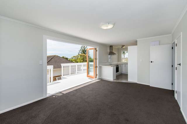 St Heliers 2BR Apt w/ Deck & Great views