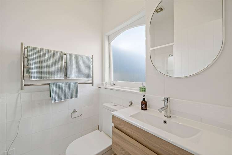 1 Riviera Place Hauraki_11