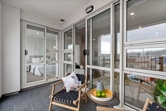 U409 and UG44/107 Thorndon Quay Pipitea_1