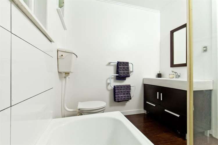 10 Cobham Crescent Kelston_14