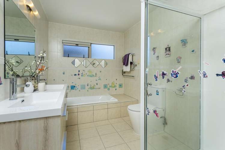 78 Medallion Drive Oteha_17