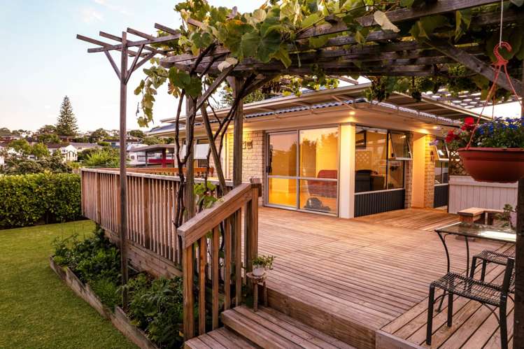 2/4 Noumea Place Mairangi Bay_8