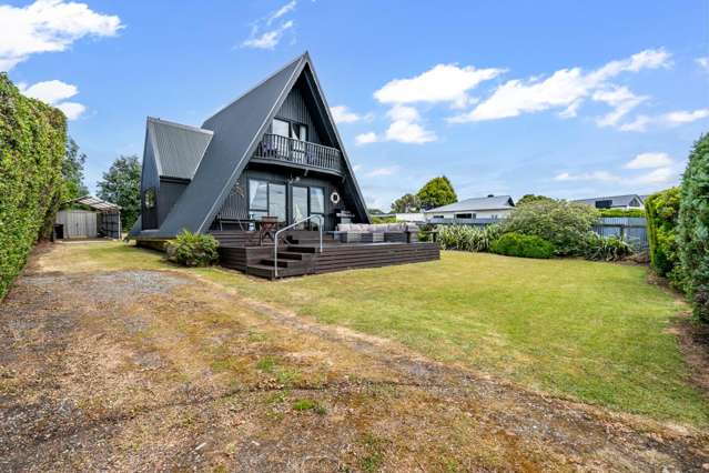 Breathtaking Waterfront Retreat .