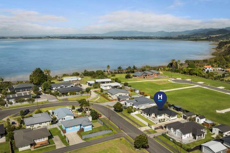 8 Sandleigh Drive Athenree_24