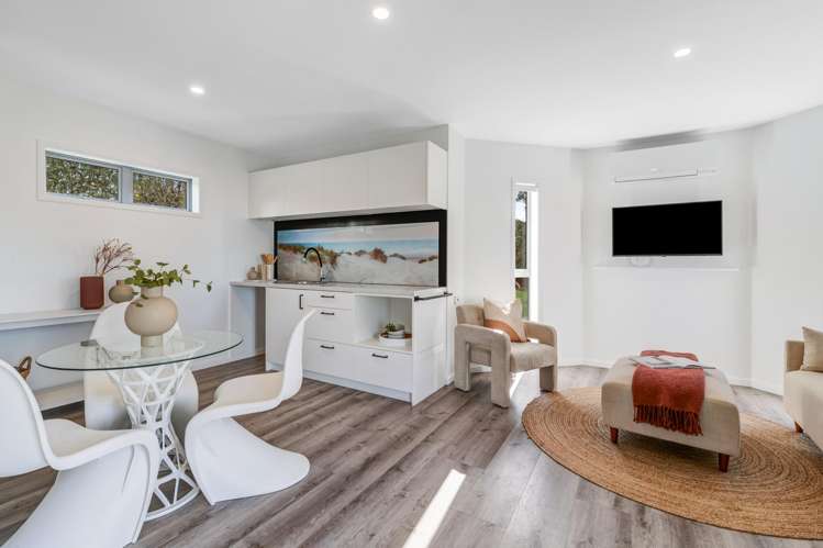 1/4 Roberts Road Matakatia_24