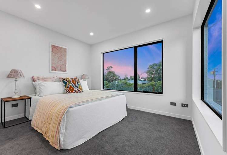 98a Royal Road Massey_5