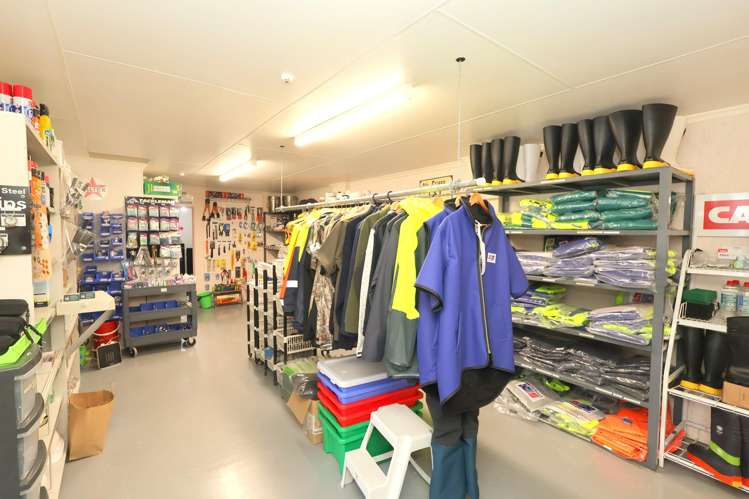 4 Foreshore Road Bluff_2