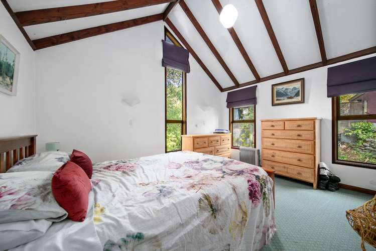 44 Arawata Terrace Fernhill/Sunshine Bay_11