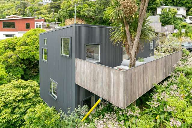 EQUISITE MODERN LIVING! SO CLOSE TO THE CITY.