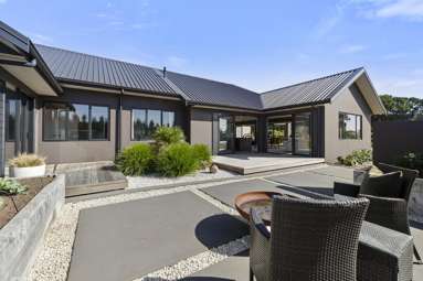 106 Airport Drive_1
