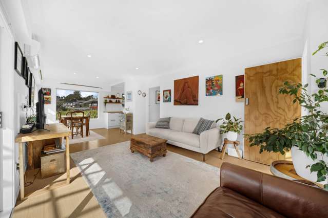 2/4 Noumea Place Mairangi Bay_4