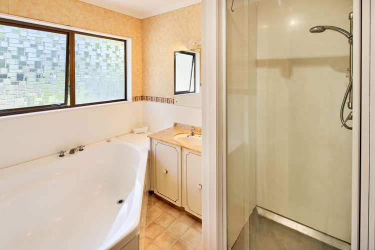 16 Brasenose Place Tawa_13