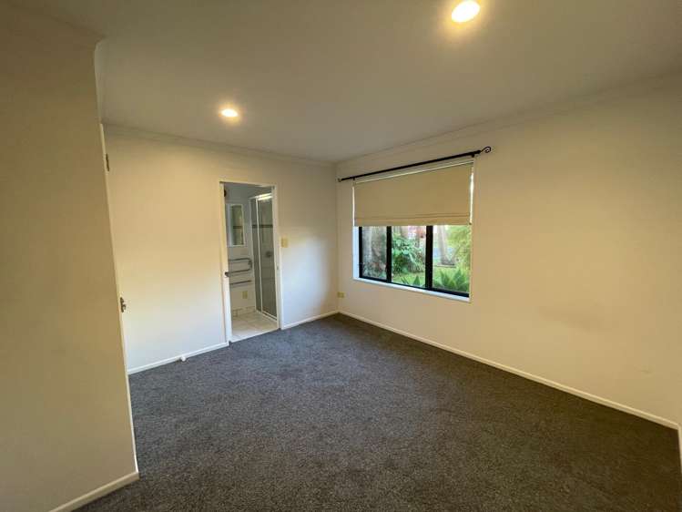 17 Erne Crescent East Tamaki_12