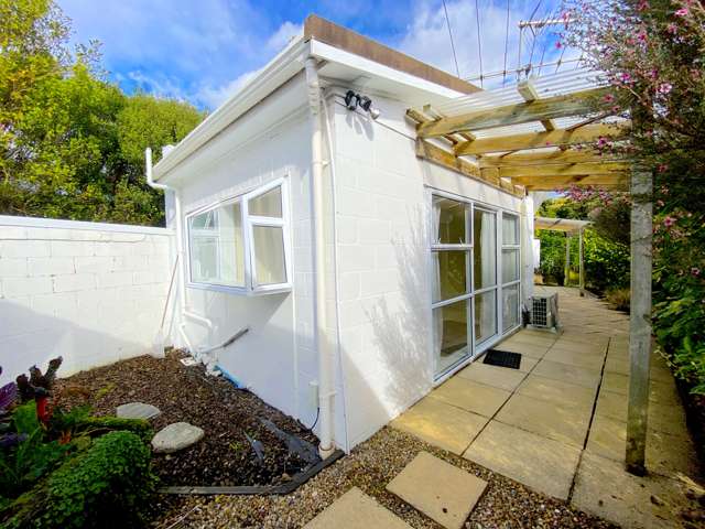 Cosy Seaside Cottage Awaits You!
