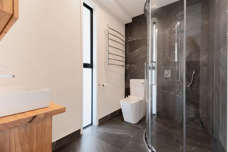 6/2 Matatua Road Raumati Beach_17