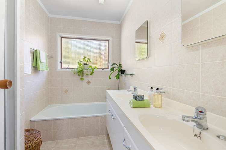 46 Saddleback Rise Murrays Bay_13