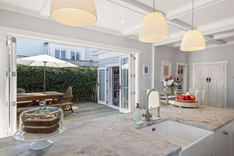 41 Lake Road Devonport_21