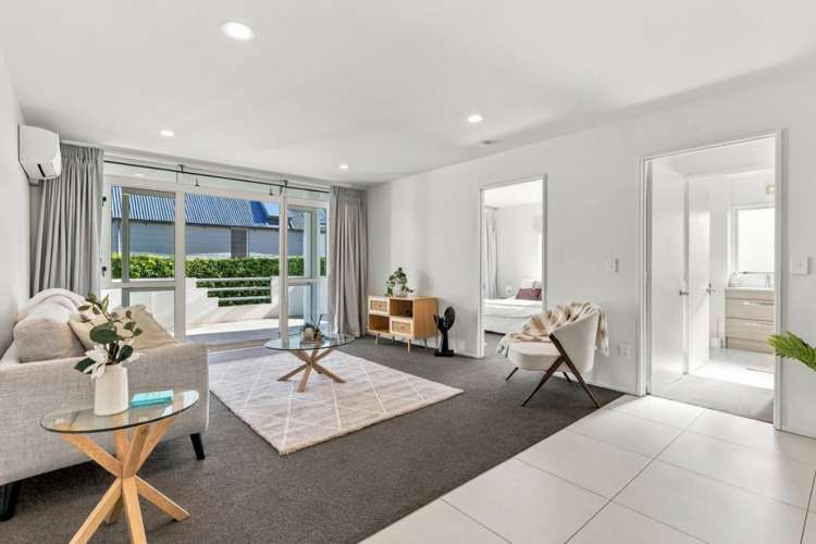 2/102 Rossall Street Merivale_18