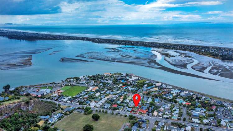 53 Main Road Redcliffs_12