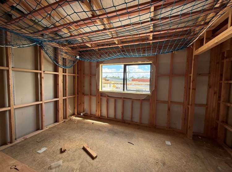 Unit 2, 95 Otuwairoa Esplanade Papakura_9