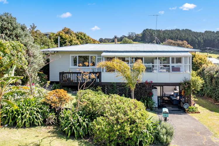 4 Seatoun Avenue Leigh_1