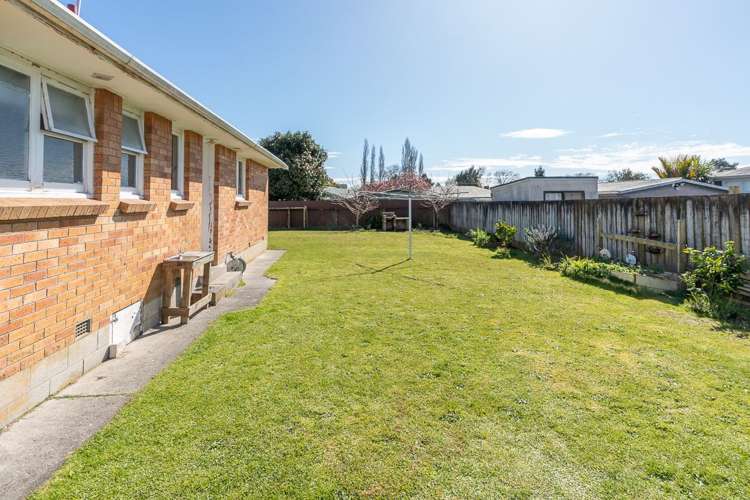 33 Garden Heights Avenue Glenview_19