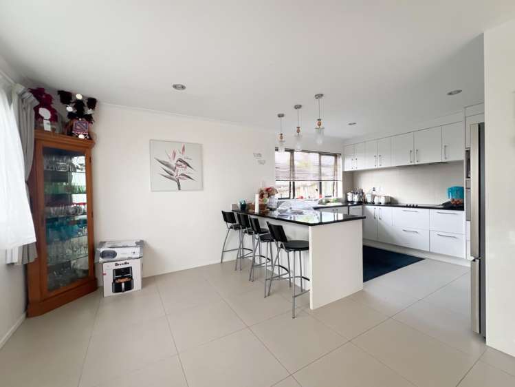 17 Nicholas-Gibbons Drive 10664_1