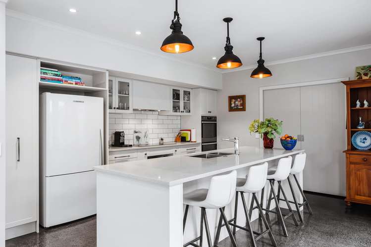 12 Coprosma Crescent Waipahihi_3