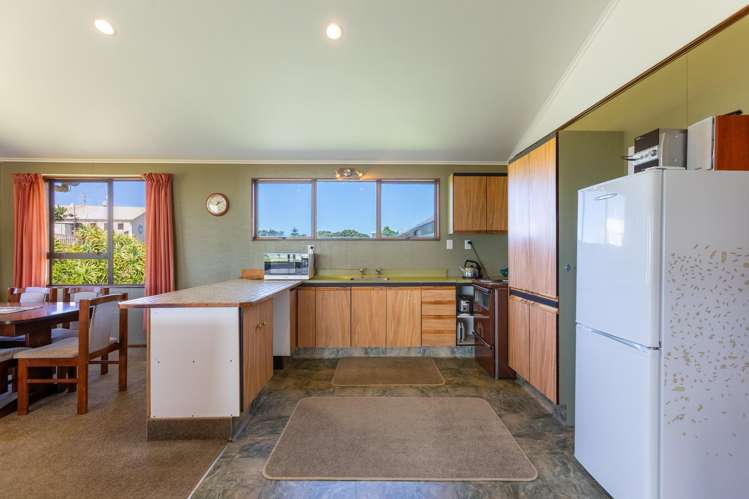 54 Akitio Esplanade Akitio_5