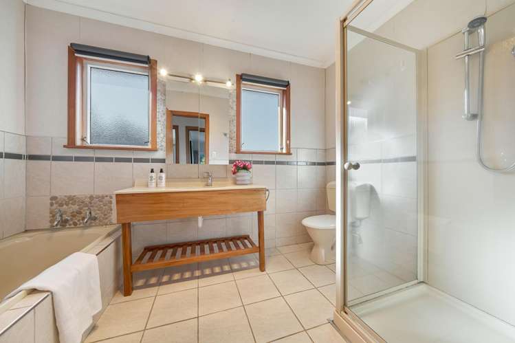 51 Ravenwood Drive Forrest Hill_16