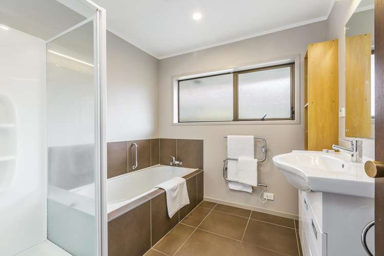 2/7 Stafson Lane Te Atatu Peninsula_8