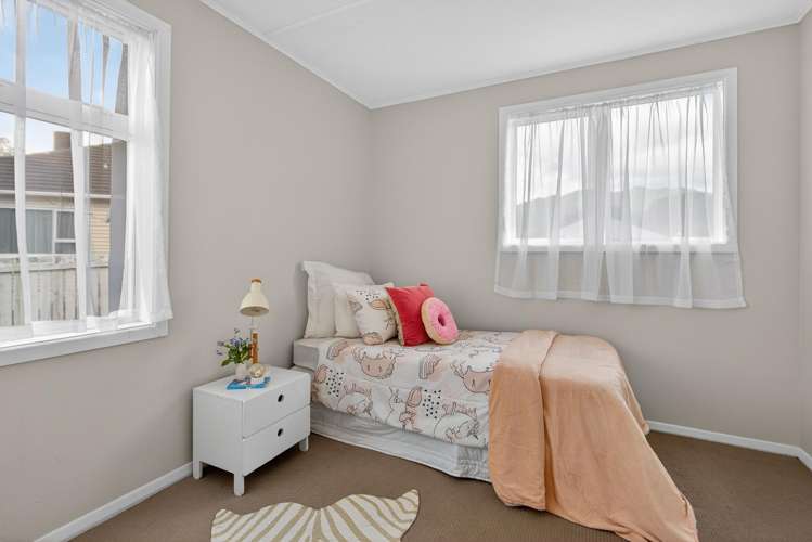 16 Hodgins Grove Naenae_9