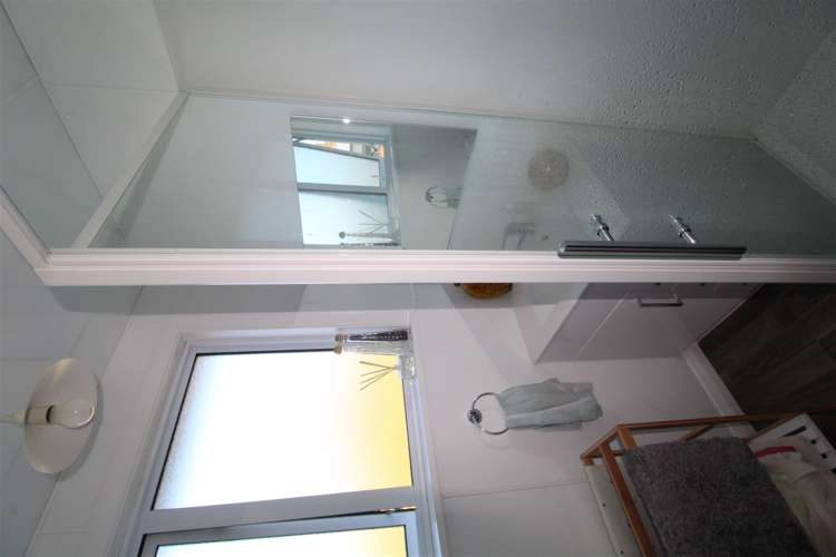 12 Pages Road Marchwiel_9