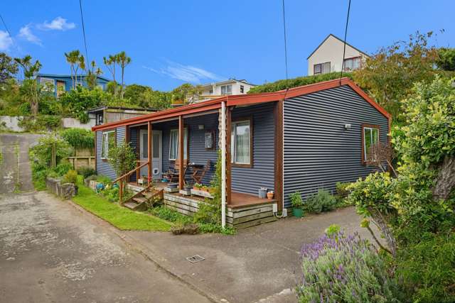 Sunny Coastal Living at Perfect Beach Location!!