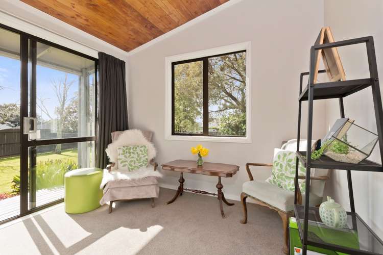 2 Bradbury Road Botany Downs_10