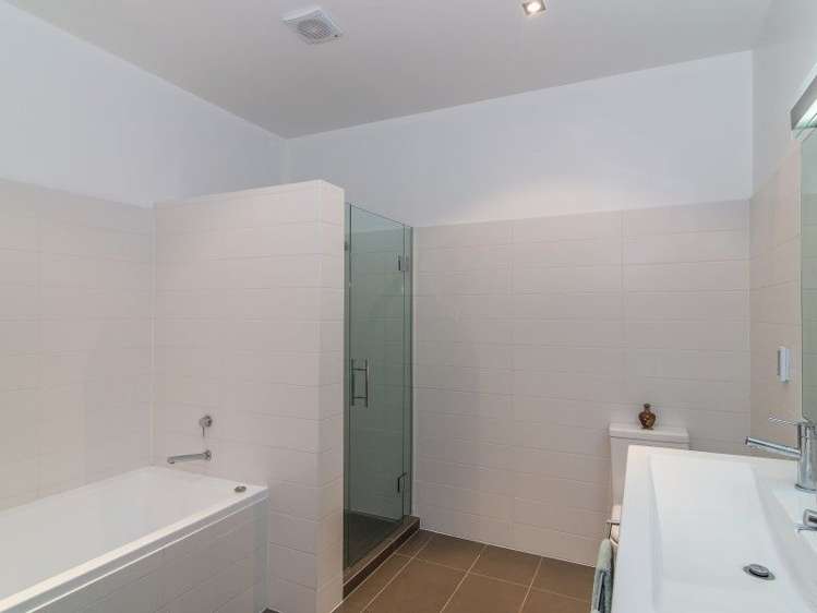 2/61 Severn Street Island Bay_9