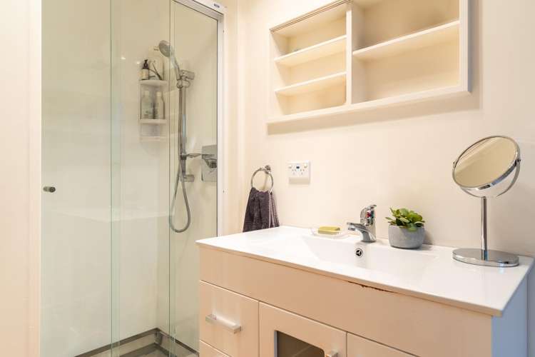 9 Cyril Way Paparangi_15