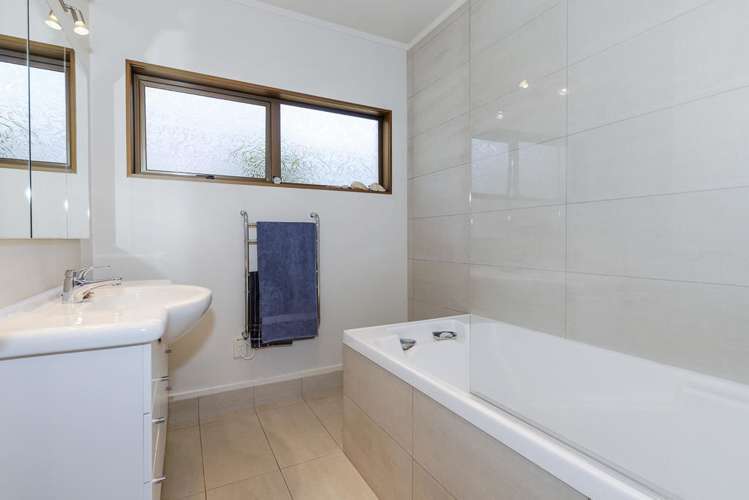 20 Wairata Place Te Atatu South_15