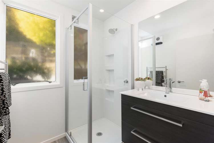 10b Mackinnon Terrace Fernhill/Sunshine Bay_11