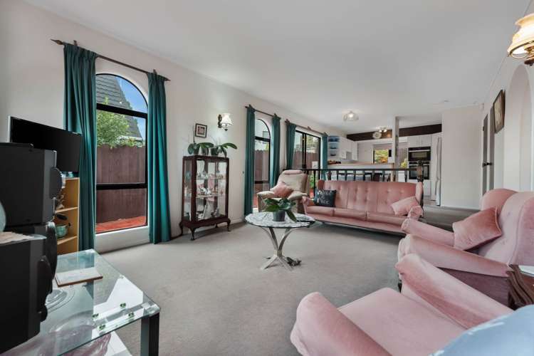 4 Photinia Place Botany Downs_12