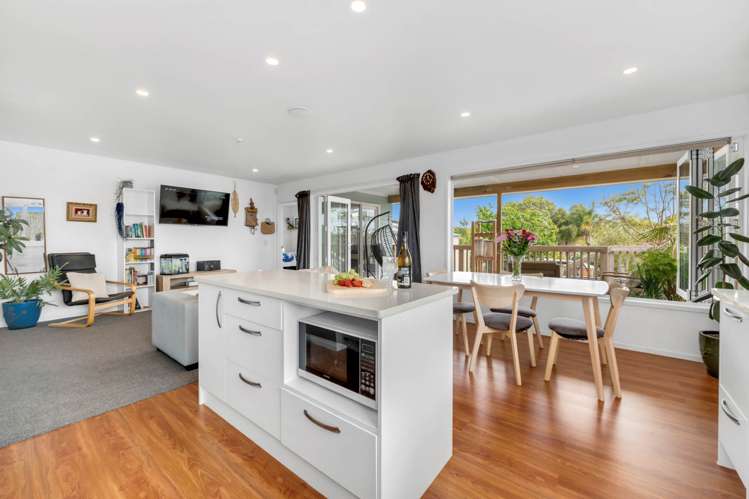 18 Shelly Bay Road Beachlands_3